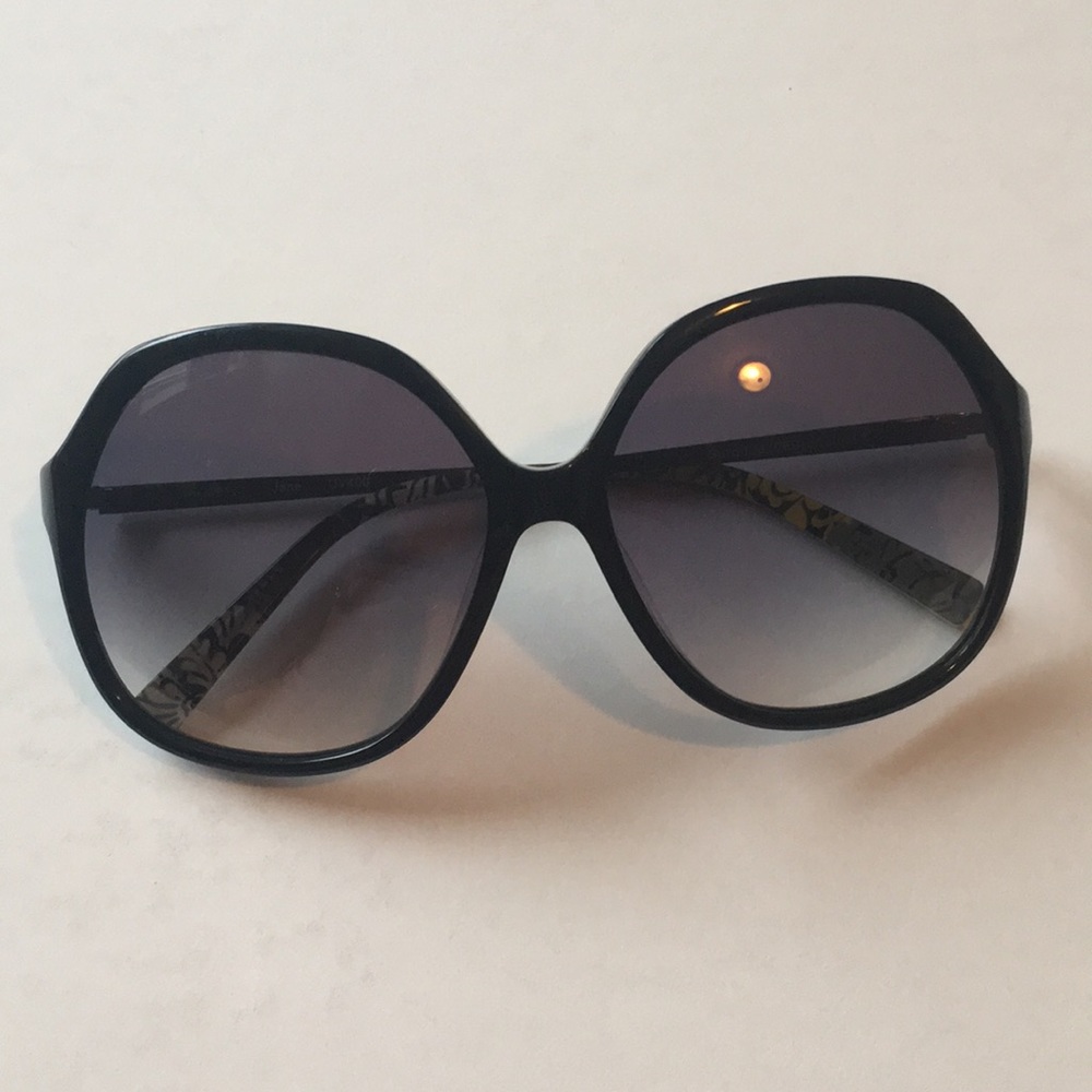 Vera Bradley “Jane” Sunglasses in Baroque Print